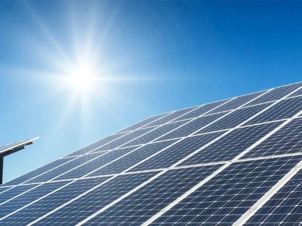 Neoen ให้พลังงาน 100MW แรกของโครงการพลังงานแสงอาทิตย์ 400MW ของรัฐควีนส์แลนด์
